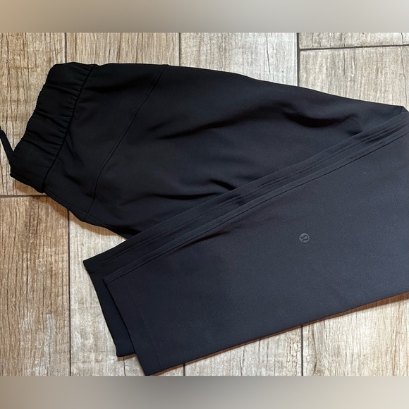 Lululemon on the fly pants 7/8 length size 4 - Picture 2 of 5